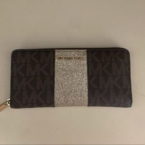 Michael Kors zip around